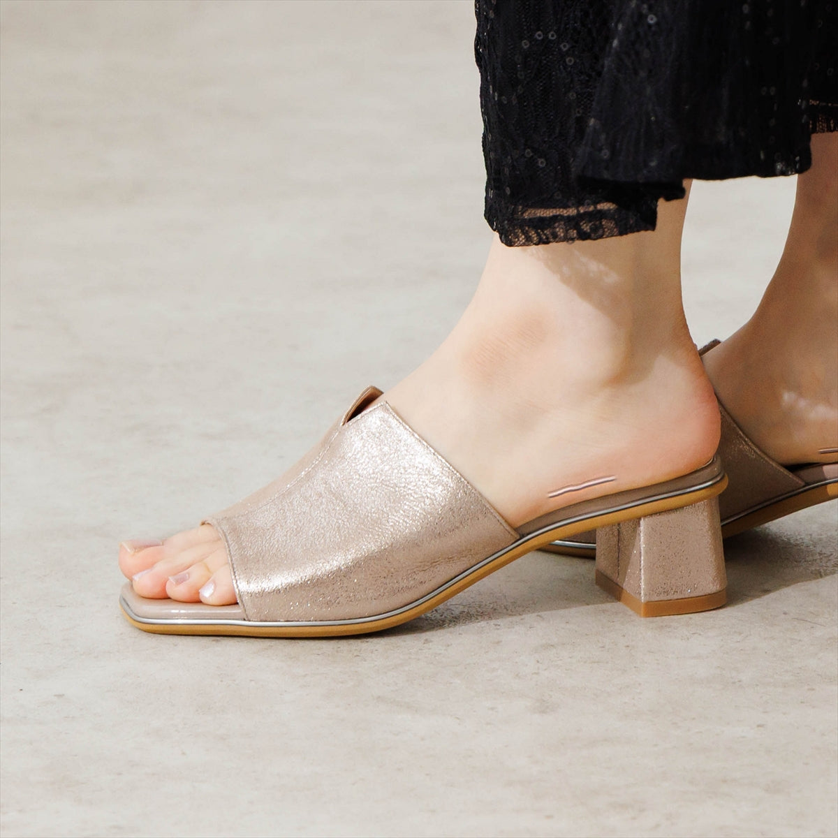 SALE】【26SS】Vカットミュールサンダル/663202