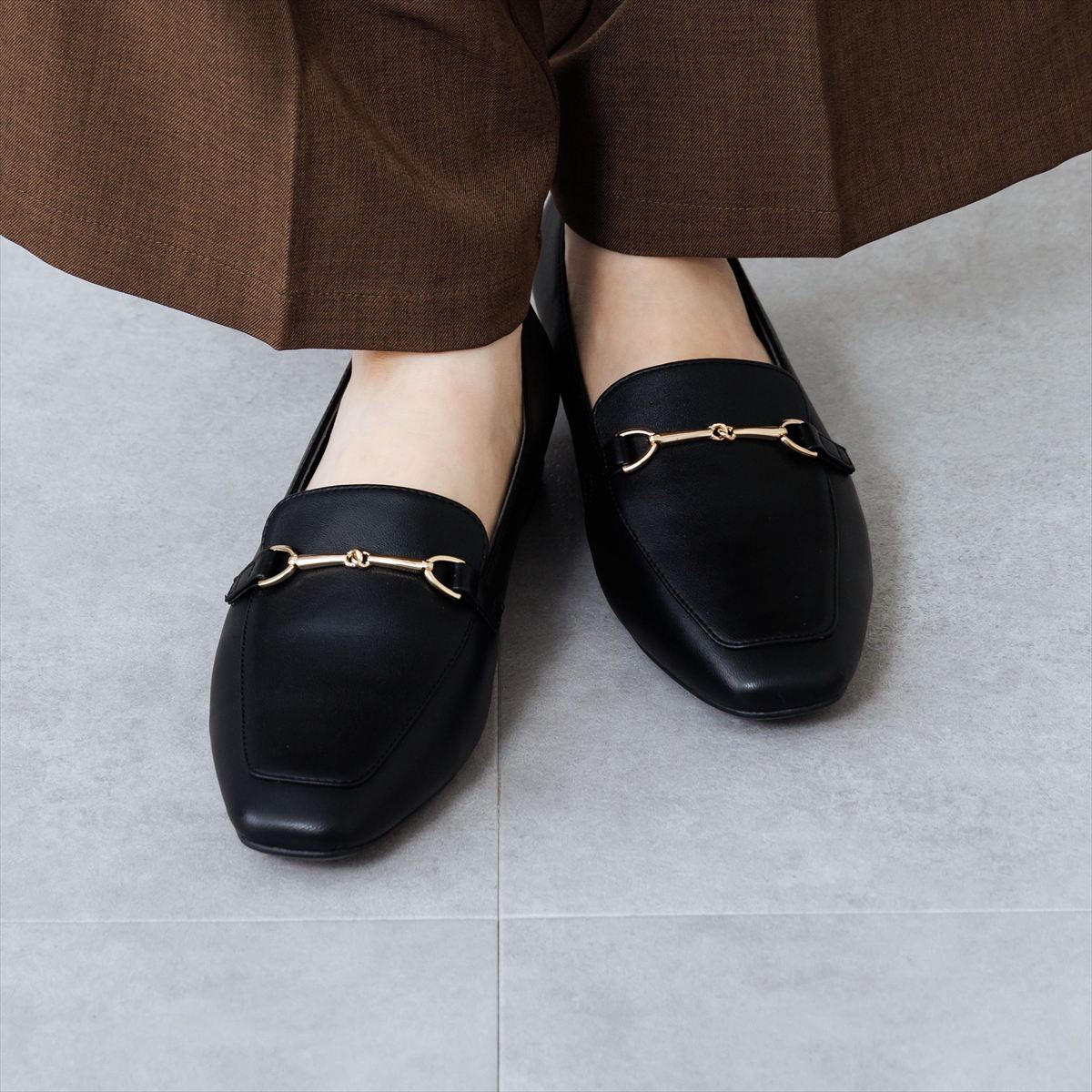 【WEB限定デザイン／再入荷】ビットモチーフローファー/640003