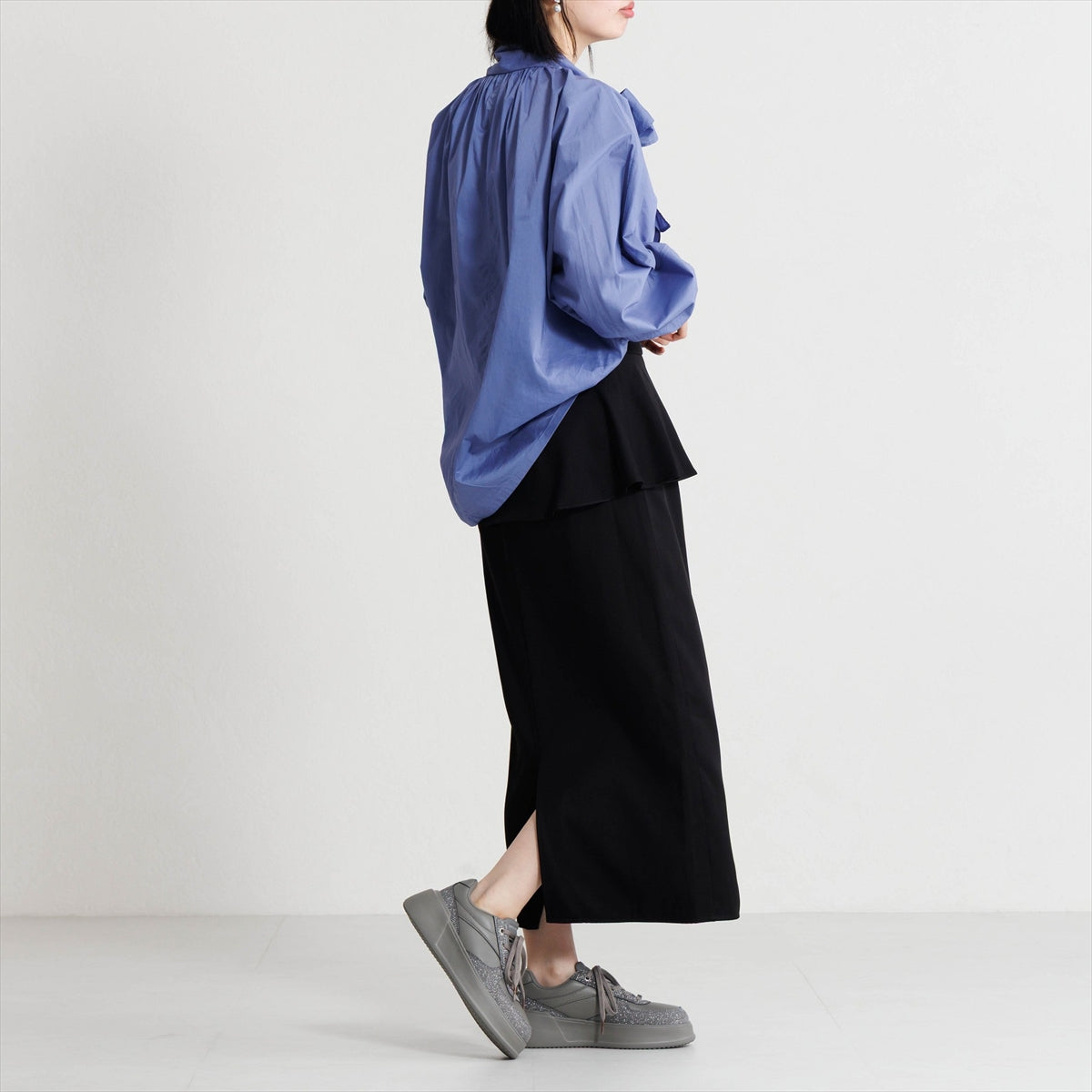 《一部予約／10月中旬入荷予定》【26AW】2WAYレース厚底コートソールスニーカー/667301