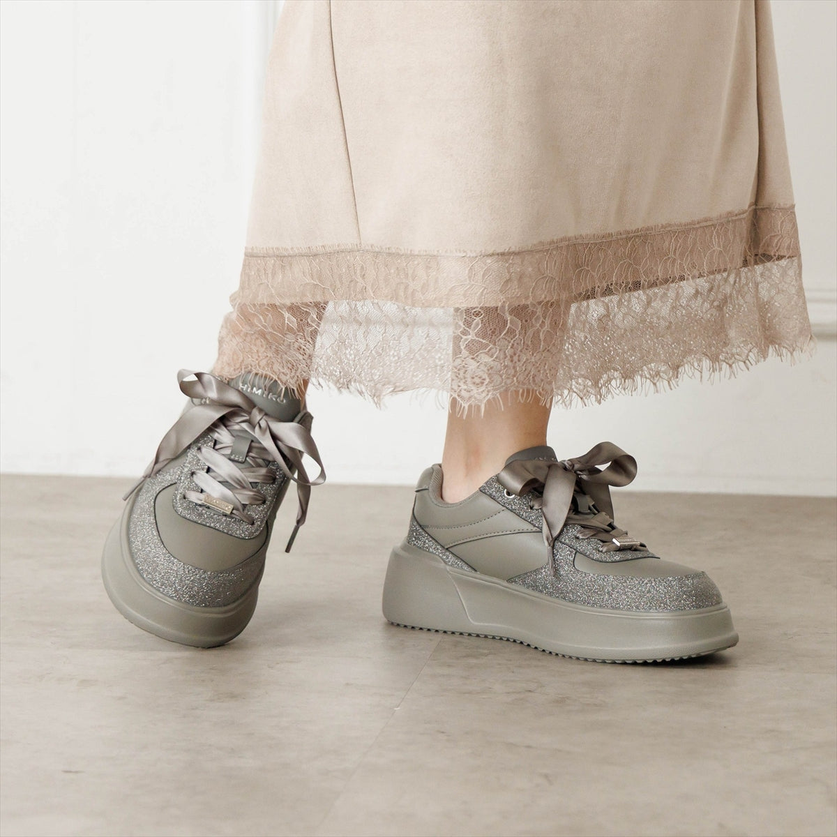 一部予約／10月中旬入荷予定》【26AW】2WAYレース厚底コートソール