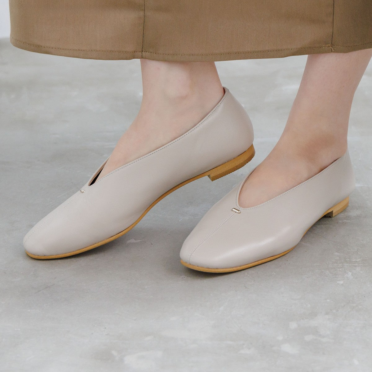 HIMIKO 26.0 希少サイズ　本革　ポインテッドフラットパンプス　新品 HIMIKO パンプス 「Made in Japan」ポインテッドトゥソフトパンプス