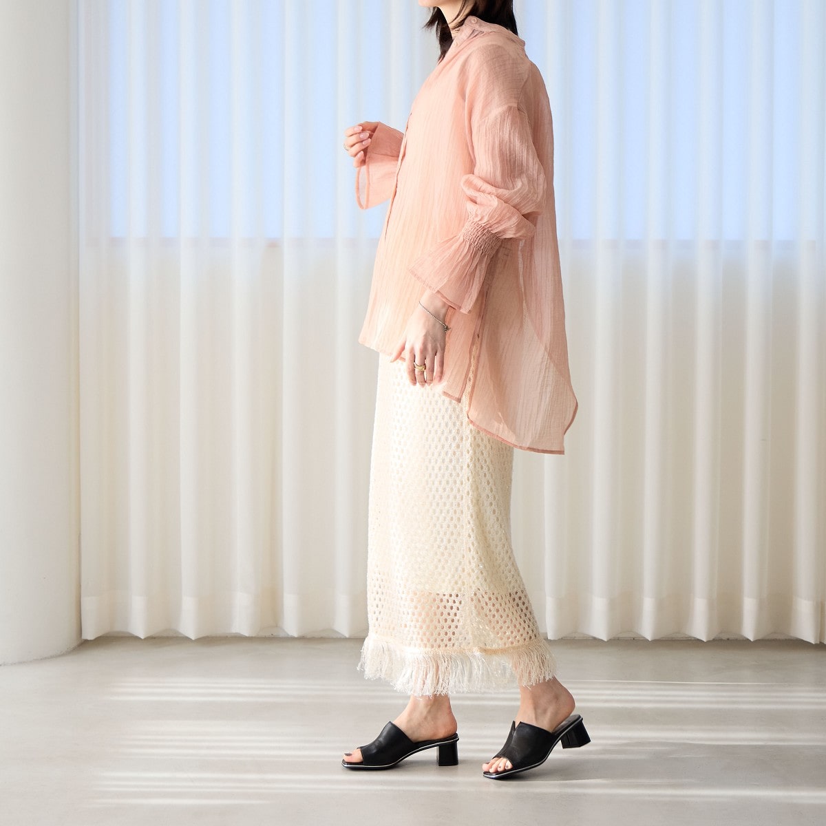 再入荷】【再値下げ】【25SS】Vカットミュールサンダル/653202