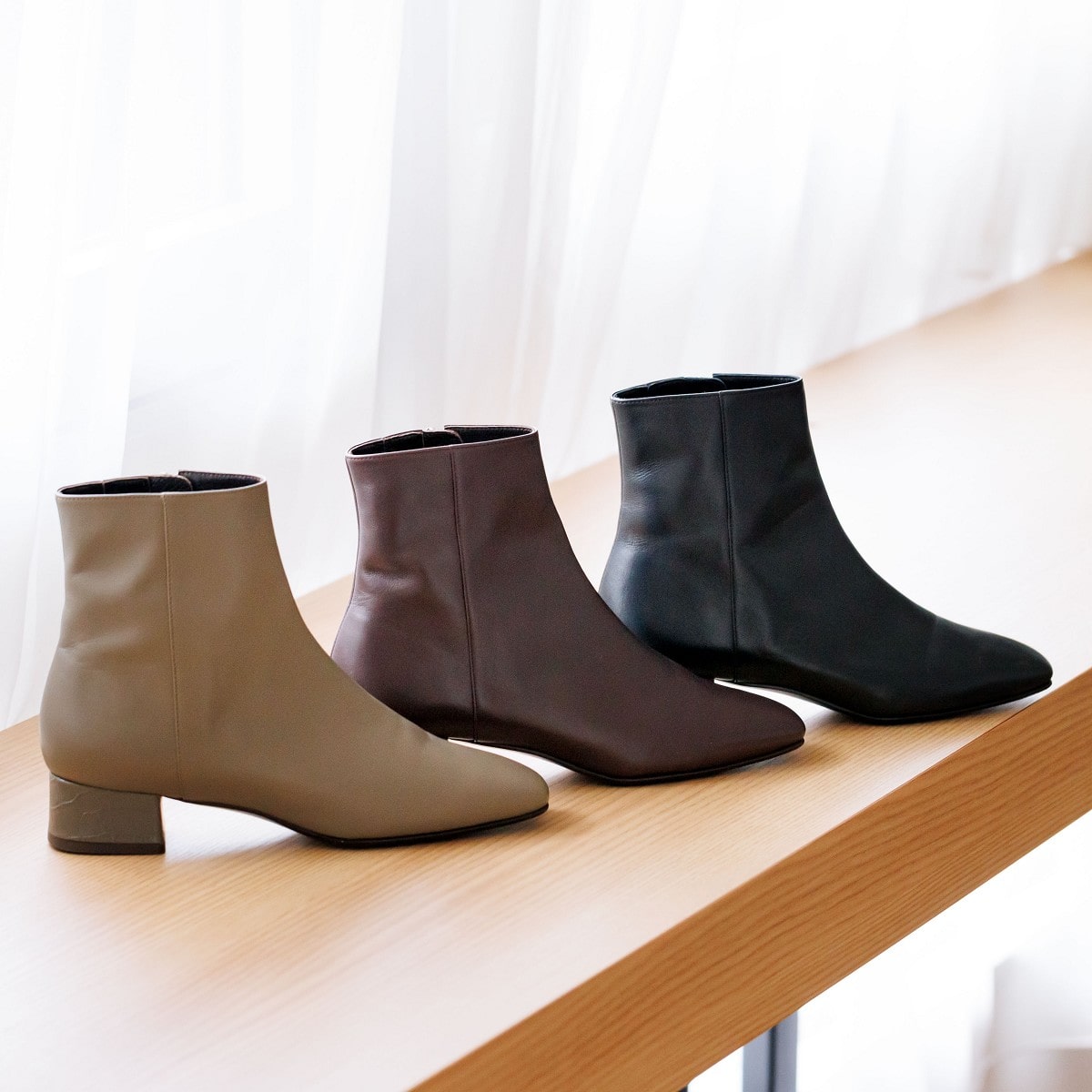 HIMIKO 靴　新品未使用　白　ショートブーツ　ブーツサイズは245センチになります